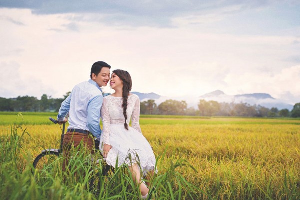 phong cach chup anh cuoi tuy hoa phu yen tren canh dong day nang 1